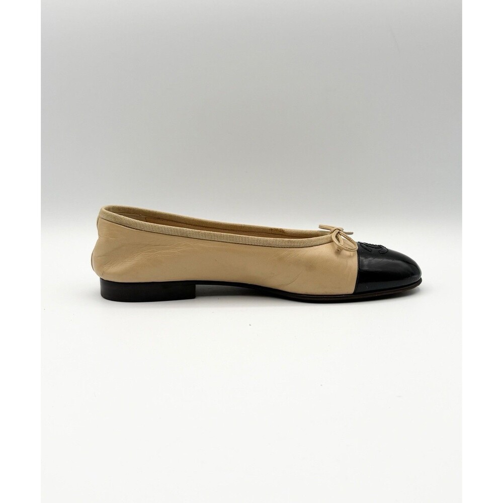 Chanel Beige & Black Cap Toe CC Logo Ballet Flats Bow Accent Size EU 35.5 - Picture 12 of 16